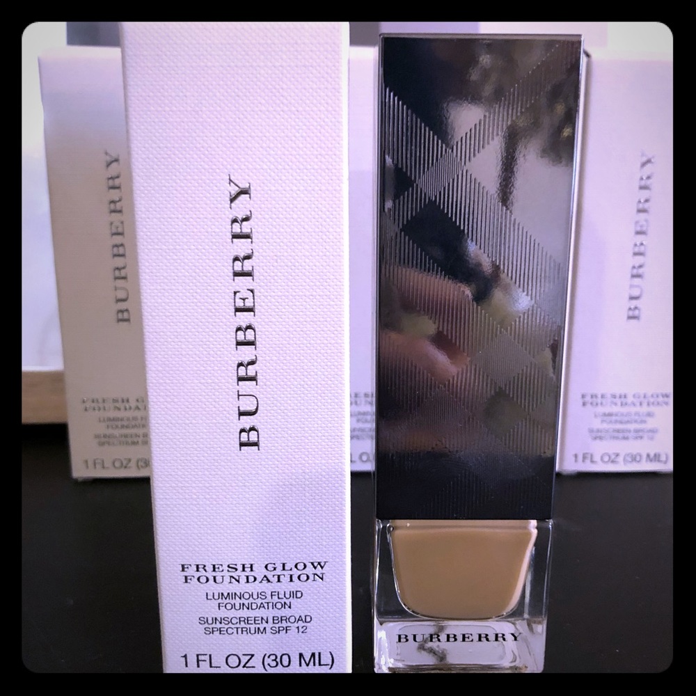 NIB Burberry Fresh Glow Foundation #42